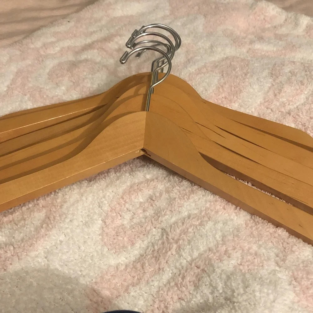 Final price🙏🏻Wooden hangers set of 6 kids